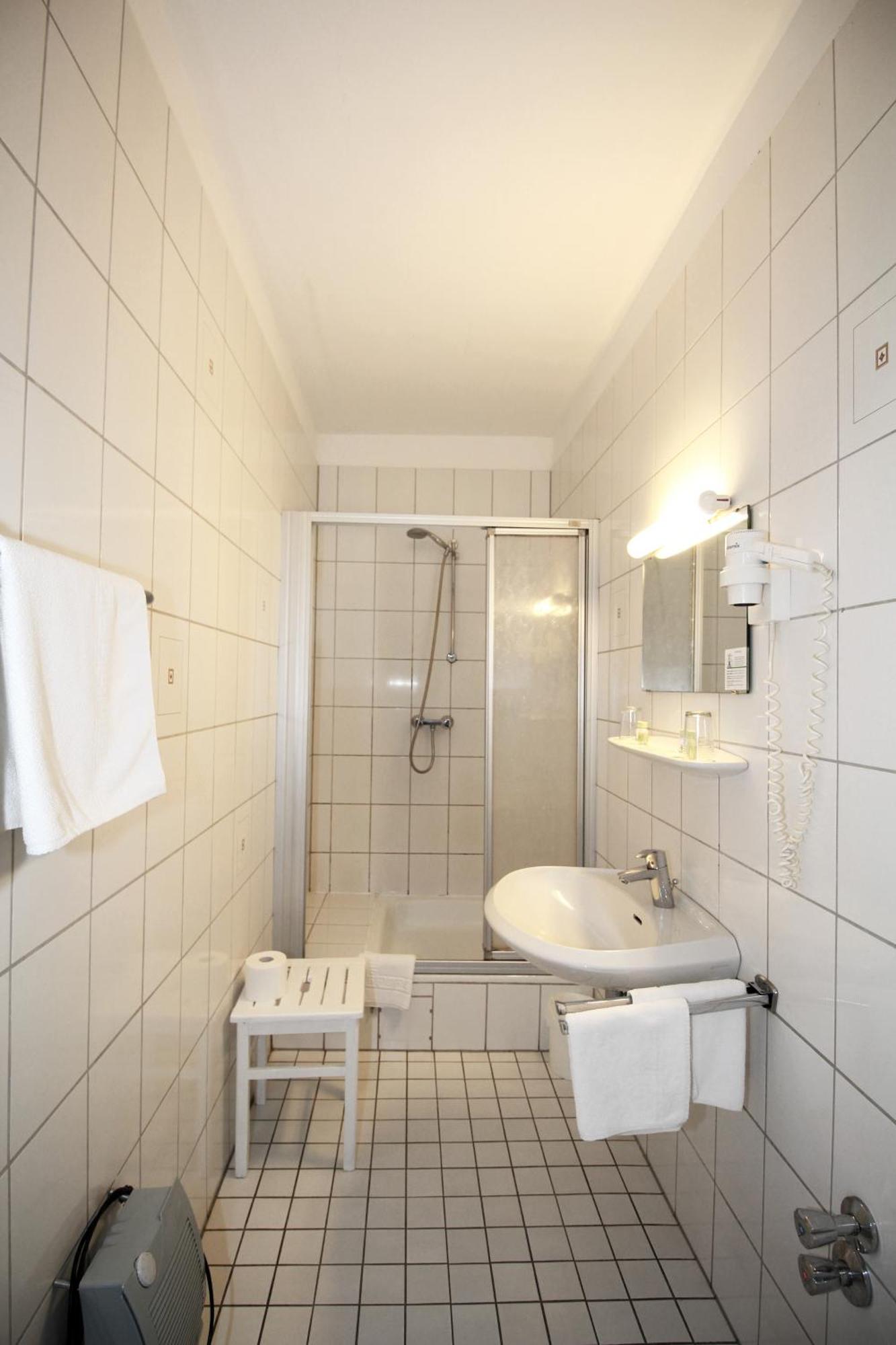 Historisches Hotel Zum Schwan Bad Karlshafen Ngoại thất bức ảnh