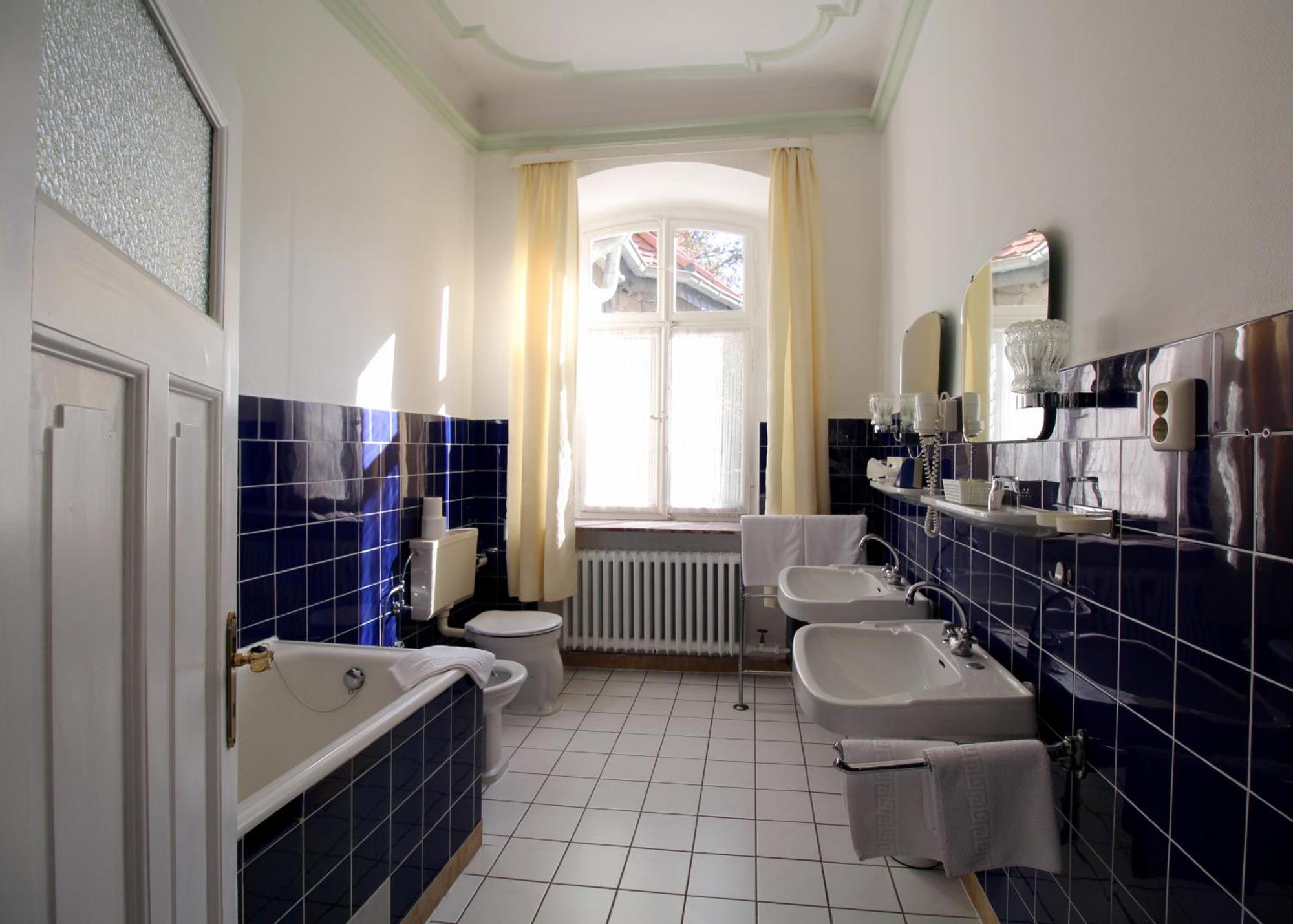 Historisches Hotel Zum Schwan Bad Karlshafen Ngoại thất bức ảnh
