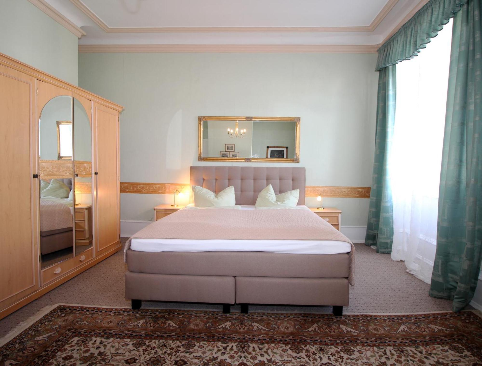 Historisches Hotel Zum Schwan Bad Karlshafen Ngoại thất bức ảnh